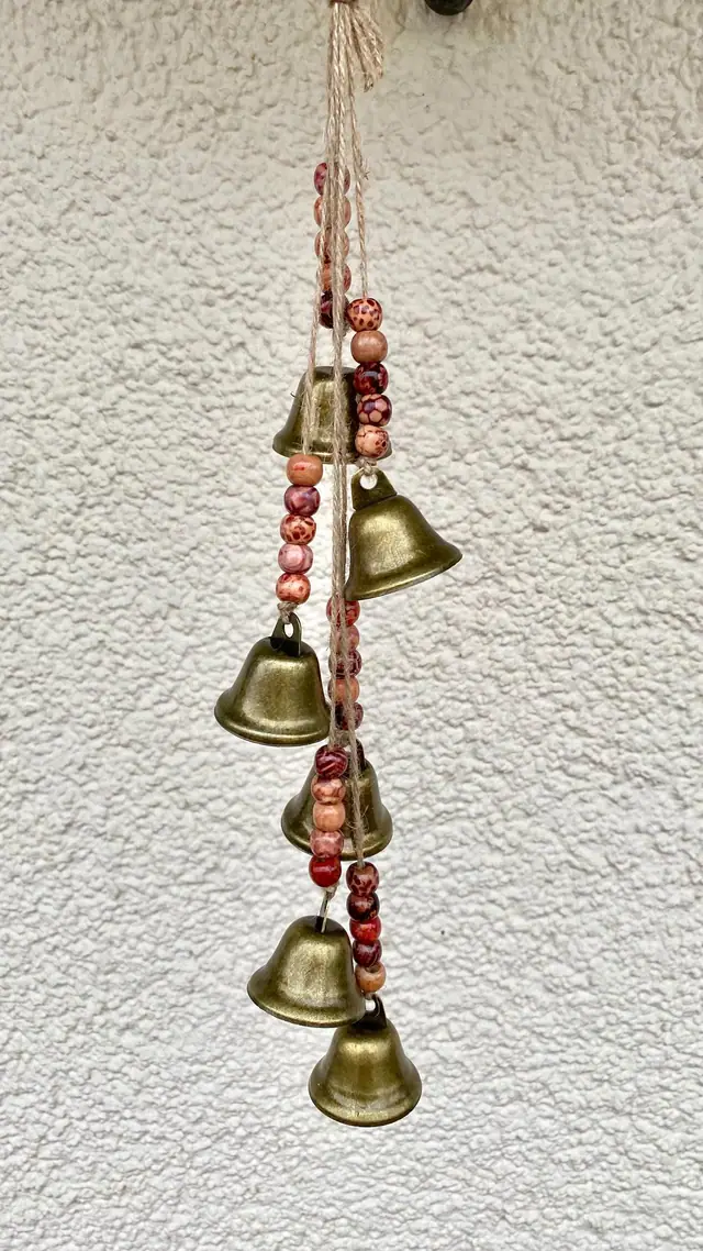 Windspiel aus bayerischen Glocken. Hausschutz. Glockenspiel. Vintage Glocken. Hexenglocke. Kuhglocke. Geschenk. Outdoor. Indoor.