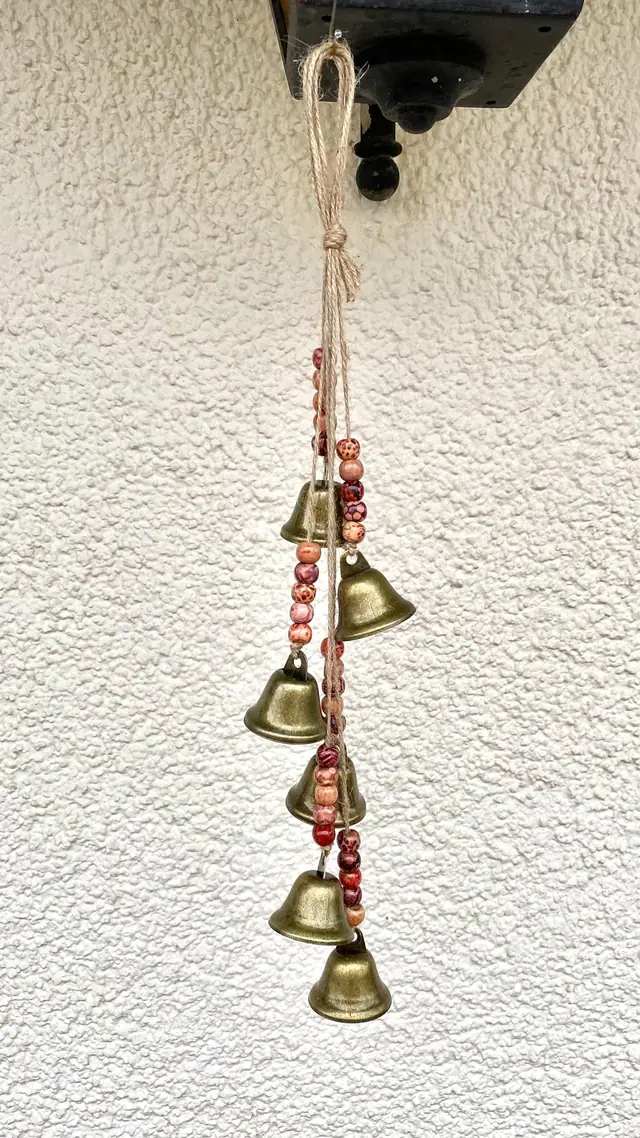 Windspiel aus bayerischen Glocken. Hausschutz. Glockenspiel. Vintage Glocken. Hexenglocke. Kuhglocke. Geschenk. Outdoor. Indoor. (Foto 3)