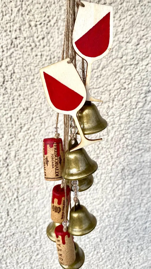 Wind chime “Wine Moment” for patios, balconies, or conservatories. Wine motif. Witch's bell. Cowbell. Brass bell. Wine corks. Boho. Decor. (photo 2)