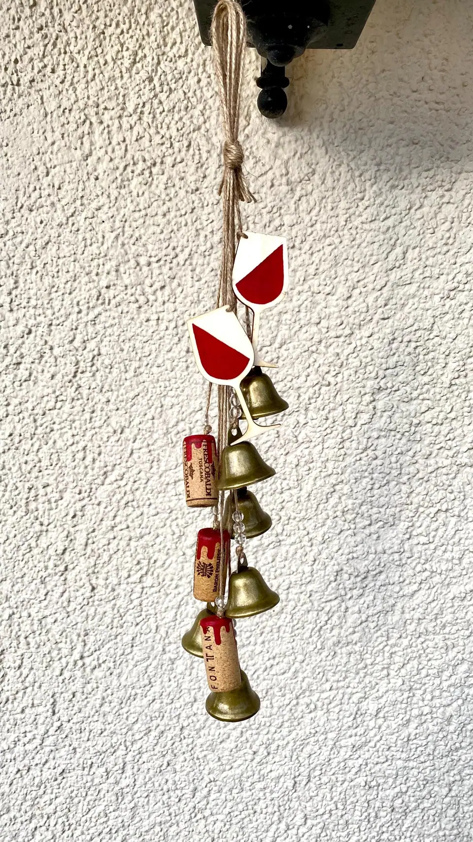 Wind chime “Wine Moment” for patios, balconies, or conservatories. Wine motif. Witch's bell. Cowbell. Brass bell. Wine corks. Boho. Decor.