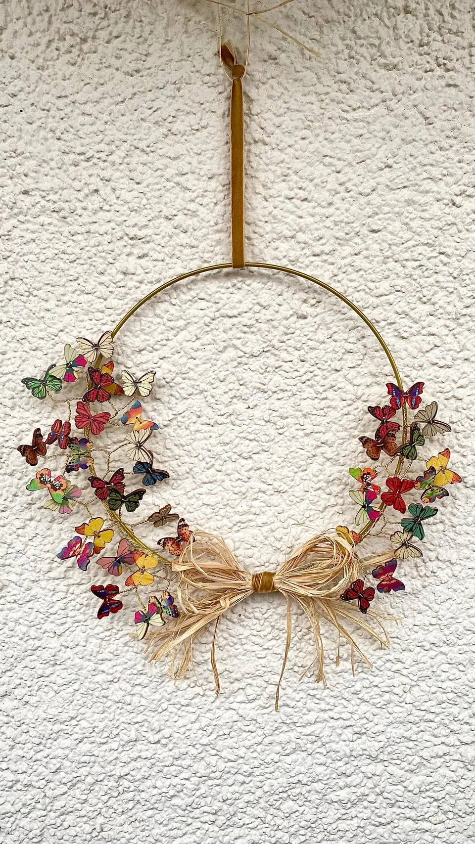 Spring/summer butterfly wreath made of wire for front doors, wall decorations, or housewarming gifts. Country style/rustic. Boho. Wire art.