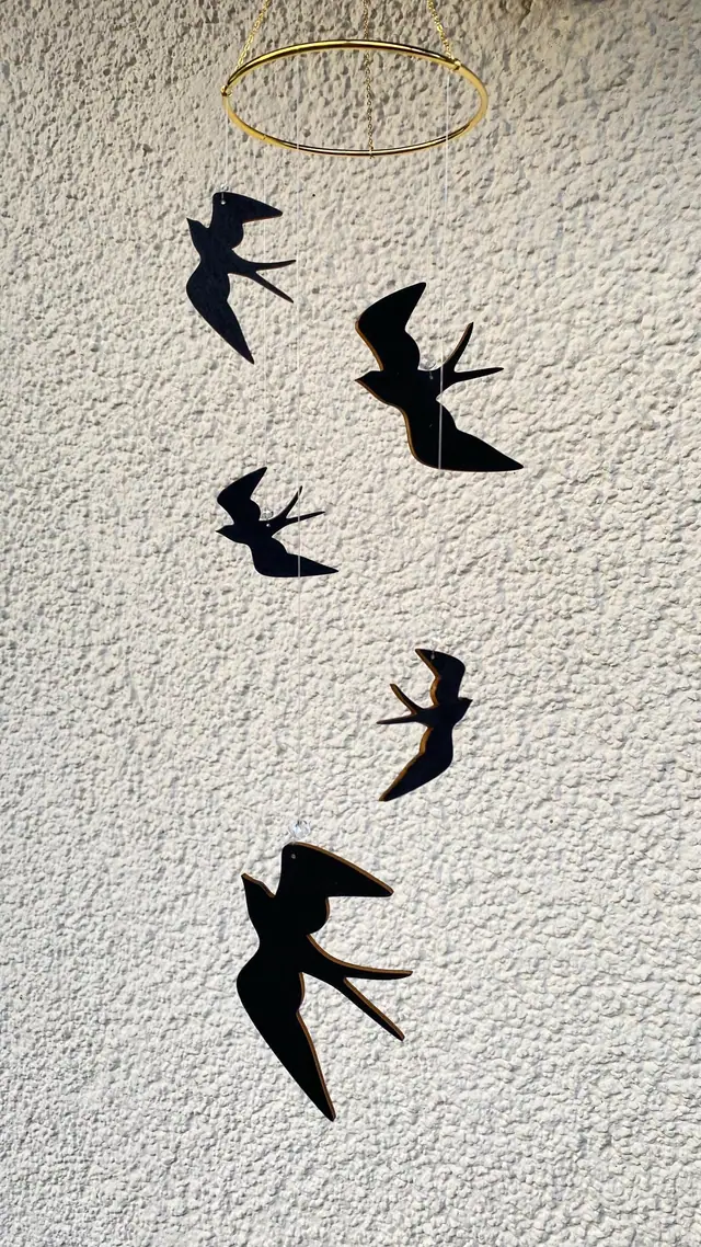 Vogelmobile zur Hausdekoration. Schwalben Mobile. Fensterdekoration. Geschenkidee. Holzmobile. Bohodekoration. Schwarze Schwalben. Zugvögel. (Foto 2)