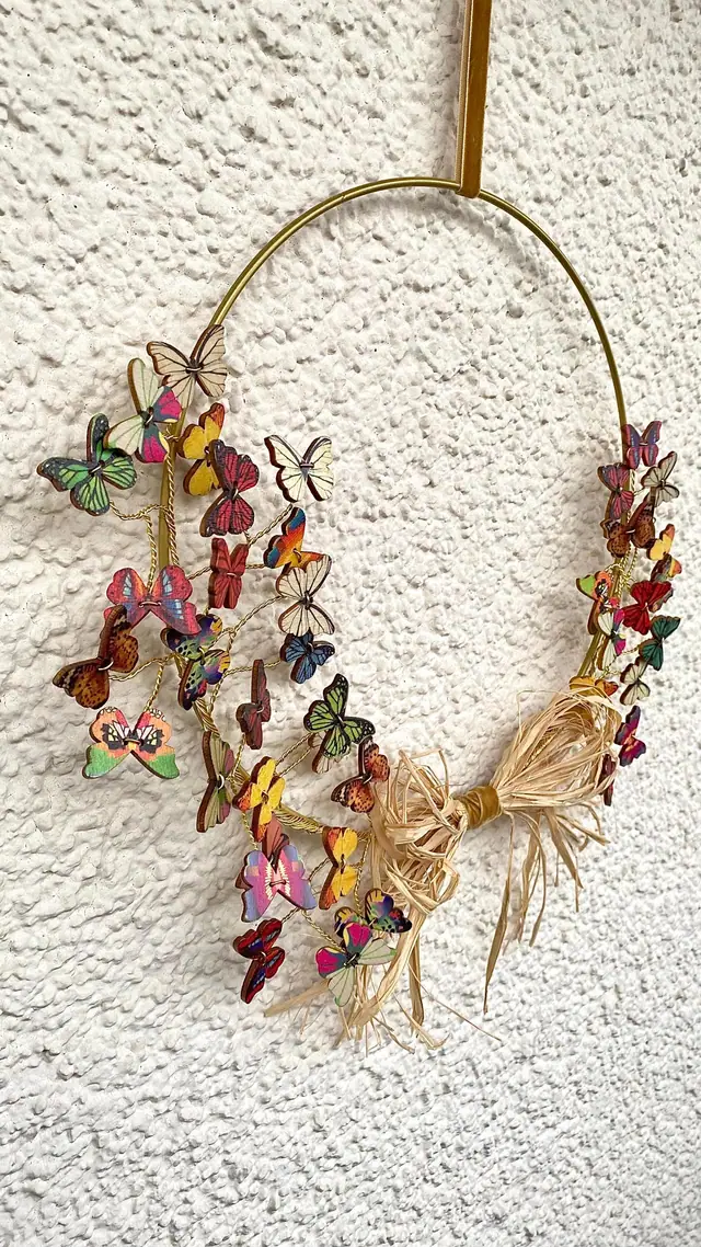 Spring/summer butterfly wreath made of wire for front doors, wall decorations, or housewarming gifts. Country style/rustic. Boho. Wire art. (photo 2)