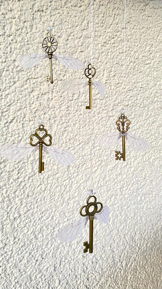 Magisches Schlüssel-Mobile. Vintage Dekoration aus Messing.  Rustikales Windspiel für Haus, Balkon & Garten. Fantasy Deko. Fensterdeko. Boho (photo 2)