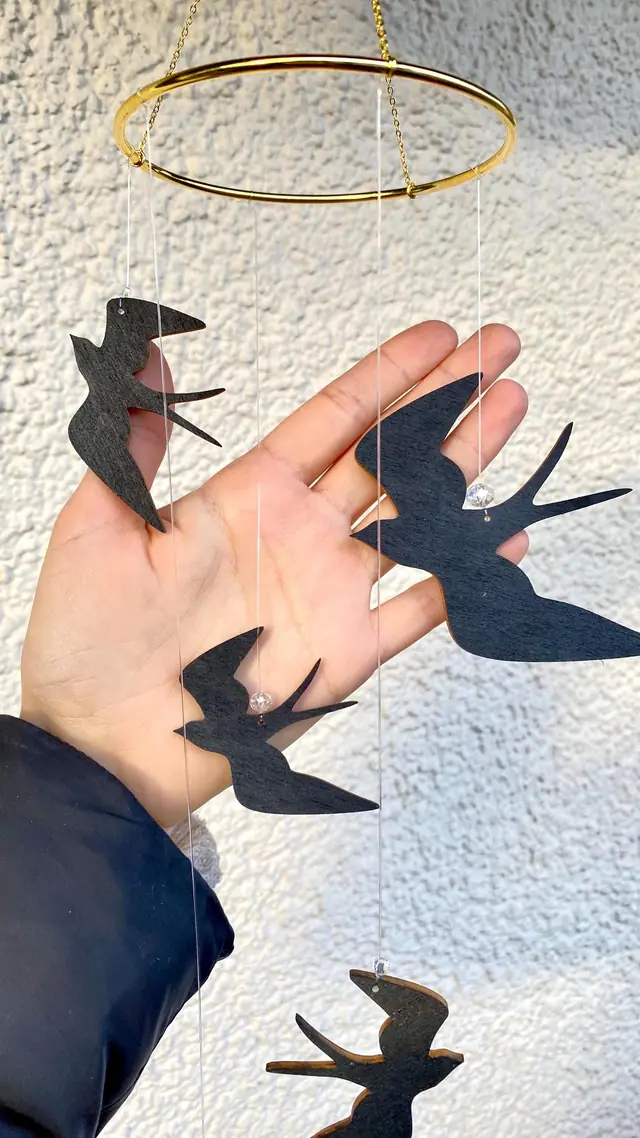 Vogelmobile zur Hausdekoration. Schwalben Mobile. Fensterdekoration. Geschenkidee. Holzmobile. Bohodekoration. Schwarze Schwalben. Zugvögel. (Foto 4)