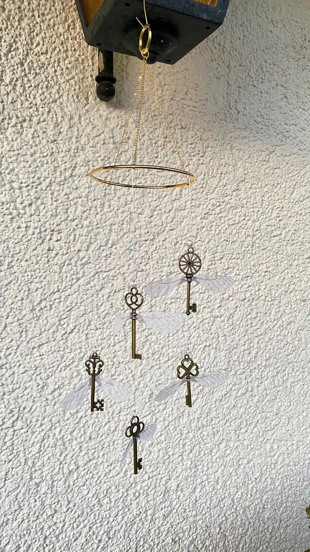 Magisches Schlüssel-Mobile. Vintage Dekoration aus Messing.  Rustikales Windspiel für Haus, Balkon & Garten. Fantasy Deko. Fensterdeko. Boho (photo 3)