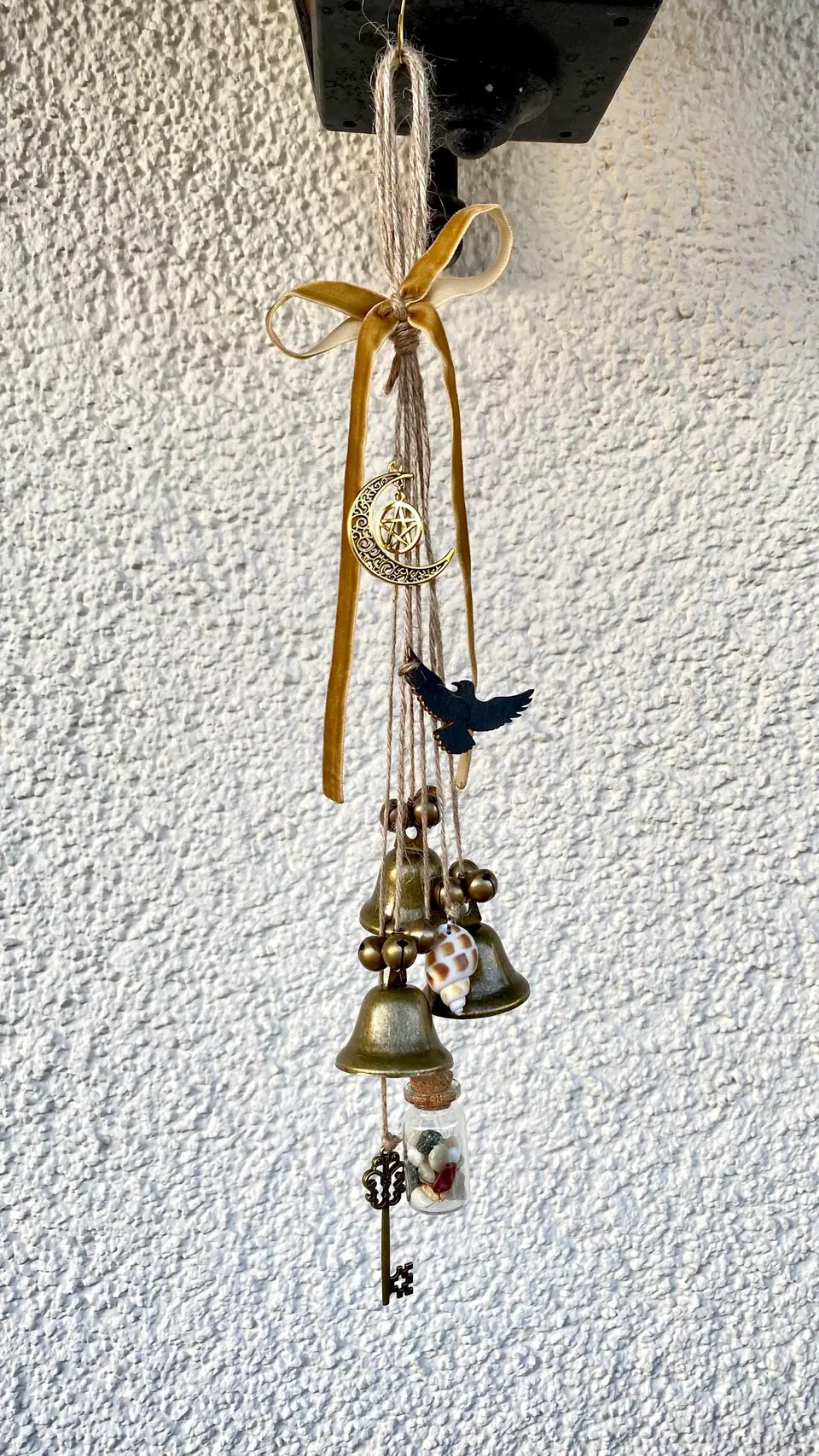 Windspiel „Hexenglöckchen“ mit Messingglocken. Rustikales Glockenspiel. Vintage. Hexendekor. Wicca. Magie. Hausschutz. Türanhänger. Boho