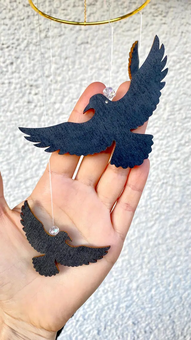 Wooden raven wind chime. Black bird mobile. Magical decoration with glass beads. Boho. Home decoration. Crows. Witch wind chime. Magic. (photo 4)