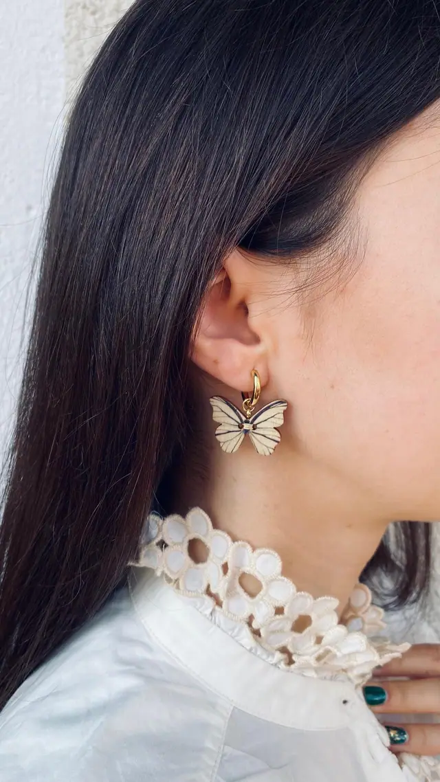 Boho butterfly wooden earrings – Gold hoop earrings – Natural jewelry for summer – Handmade & lightweight – Gift for her – Festival look (photo 4)