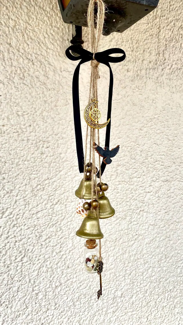 Windspiel „Hexenglöckchen“ mit Messingglocken. Rustikales Glockenspiel. Vintage. Hexendekor. Wicca. Magie. Hausschutz. Türanhänger. Boho (Foto 6)