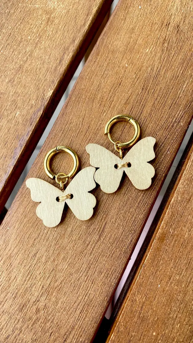 Rote Schmetterling Ohrringe – Boho Creolen Holz & Gold – Statement Schmuck Handmade – Festival Accessoire – Sommer Geschenkidee Witchy Look (Foto 4)