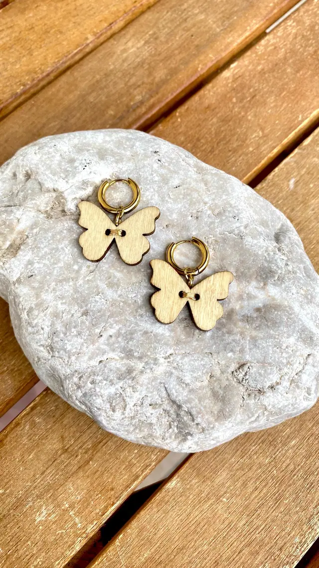 Gold hoop earrings with butterfly pendants – Boho earrings Light & playful Summer jewelry Statement earrings Handmade 18K gold-plated (photo 3)