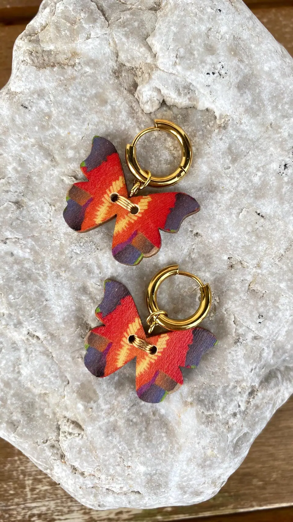 Gold-plated earrings in orange purple. 18K gold-plated. Boho hoop earrings, wood, gold. Statement jewelry. Handmade. Witchy accessory. Gift