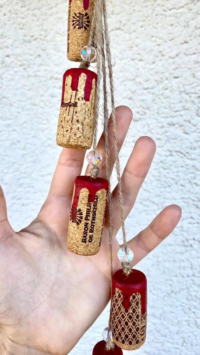 Wind chime made from wine corks for home decoration and as a gift for wine lovers. Colored corks as a decorative element. Boho style. Wine (photo 4)