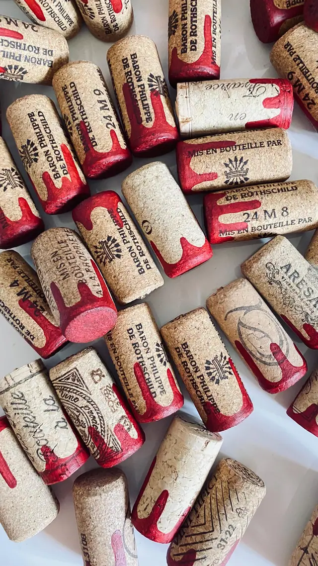 Wind chime made from wine corks for home decoration and as a gift for wine lovers. Colored corks as a decorative element. Boho style. Wine (photo 7)