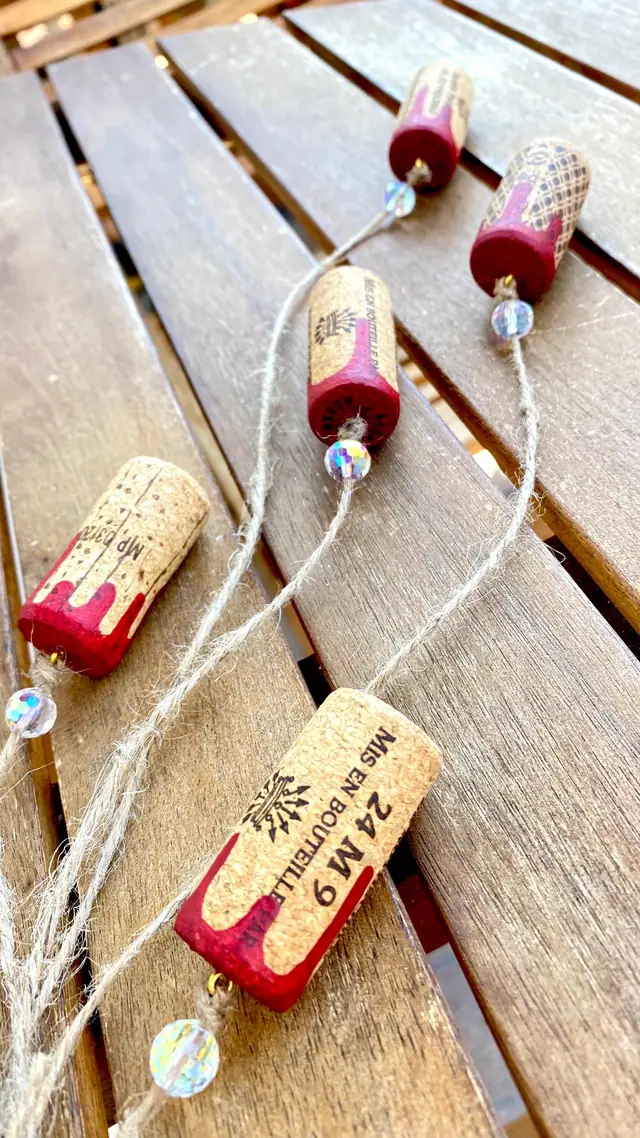 Wind chime made from wine corks for home decoration and as a gift for wine lovers. Colored corks as a decorative element. Boho style. Wine (photo 6)