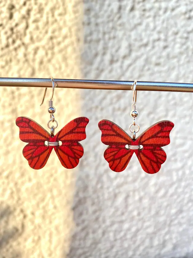 Hakenohrringe mit Schmetterlingen. 925er Silber Ohrhänger. Handgemachter Ohrschmuck. Witchy Falter Ohrringe. Holzschmuck. Geschenk. Boho (photo 2)