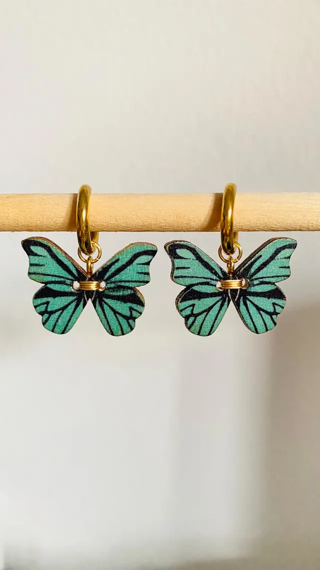 Türkise Vintage-Ohrringe mit Holzschmetterling. 18K vergoldet. Schmuck. Hängeohrringe. Witchy-Ohrringe. Goldene Creolen. Geschenk für sie. (photo 4)