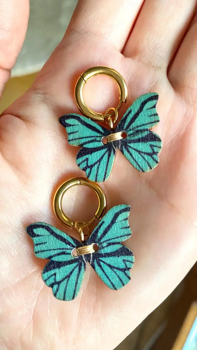 Türkise Vintage-Ohrringe mit Holzschmetterling. 18K vergoldet. Schmuck. Hängeohrringe. Witchy-Ohrringe. Goldene Creolen. Geschenk für sie. (photo 2)
