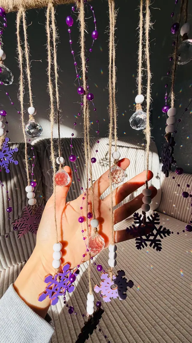 Windspiel Sonnenfänger mit magischen Schneeflocken – winterliche Hausdekoration für Fenster oder Wand. Mit funkelnden Glaskristallen. Boho (photo 3)