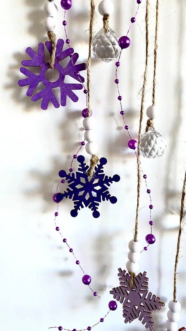Windspiel Sonnenfänger mit magischen Schneeflocken – winterliche Hausdekoration für Fenster oder Wand. Mit funkelnden Glaskristallen. Boho (photo 5)