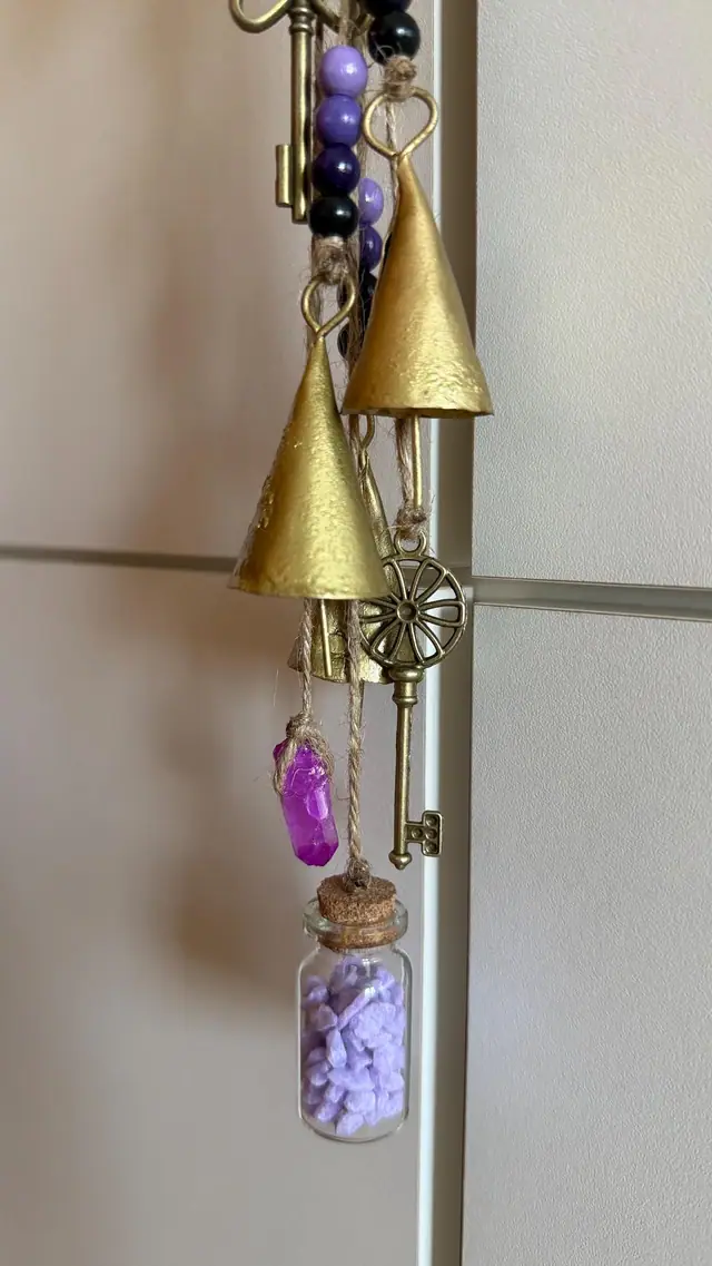 Halloween Windspiel als Hausdekoration mit schwarzen Katze. Hexenglöckchen. Witchy Deko mit Vintage Glocken für Haus. Magisches Geschenk (photo 8)