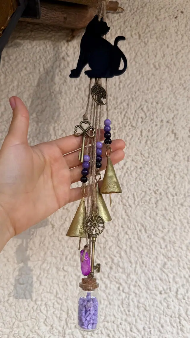 Halloween Windspiel als Hausdekoration mit schwarzen Katze. Hexenglöckchen. Witchy Deko mit Vintage Glocken für Haus. Magisches Geschenk (photo 11)