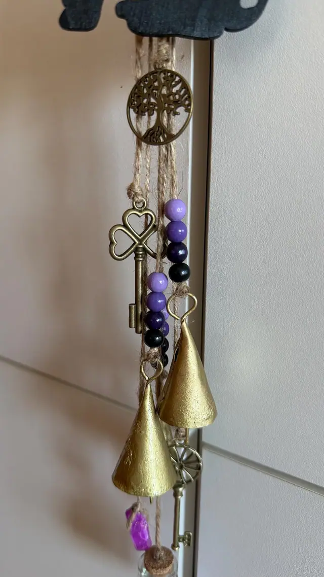 Halloween Windspiel als Hausdekoration mit schwarzen Katze. Hexenglöckchen. Witchy Deko mit Vintage Glocken für Haus. Magisches Geschenk (photo 7)