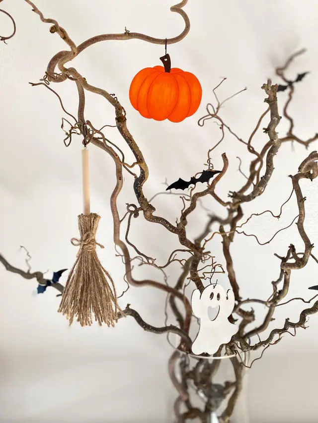 Halloween Deko Set zum Aufhängen. Herbst und Party Deko. Besen. Kürbis. Fledermaus. Geist. Handgemalte Holzdekoration. Spooky. Witchy Deko. (Foto 6)