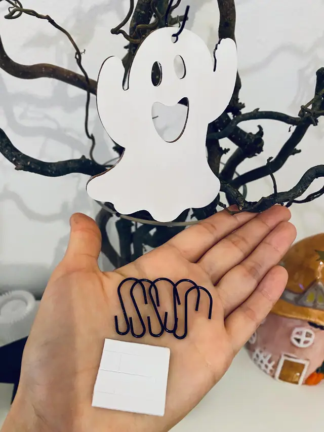 Halloween Deko Set zum Aufhängen. Herbst und Party Deko. Besen. Kürbis. Fledermaus. Geist. Handgemalte Holzdekoration. Spooky. Witchy Deko. (Foto 16)