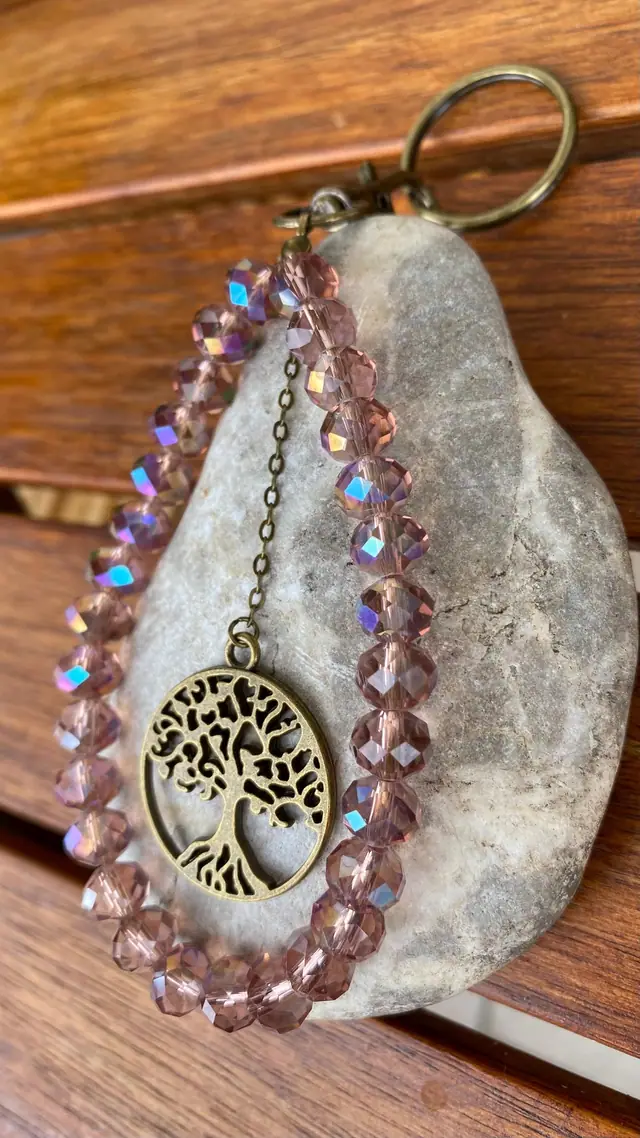 Schlüsselanhänger mit Lebensbaum Charm. 30 facettierte Glasperlen. Autoschlüssel- Anhänger in Bronze. Schlüsselbund. Boho Accessoire. (photo 4)