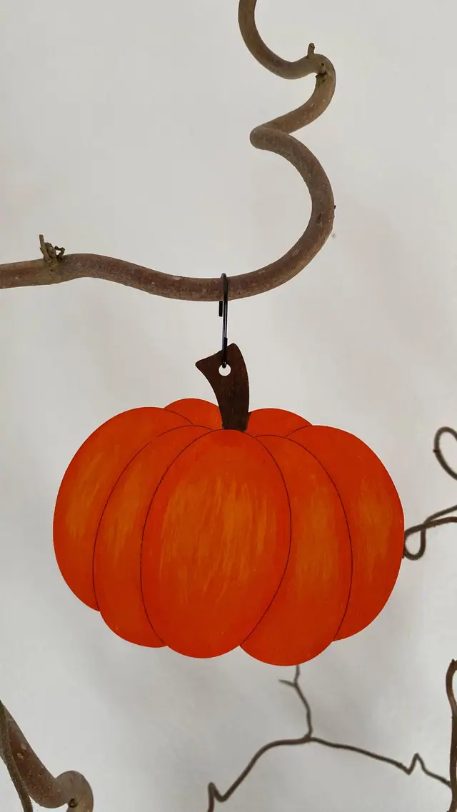 Halloween Deko Set zum Aufhängen. Herbst und Party Deko. Besen. Kürbis. Fledermaus. Geist. Handgemalte Holzdekoration. Spooky. Witchy Deko. (Foto 14)