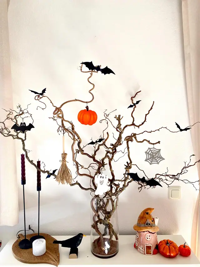 Halloween Deko Set zum Aufhängen. Herbst und Party Deko. Besen. Kürbis. Fledermaus. Geist. Handgemalte Holzdekoration. Spooky. Witchy Deko. (Foto 17)