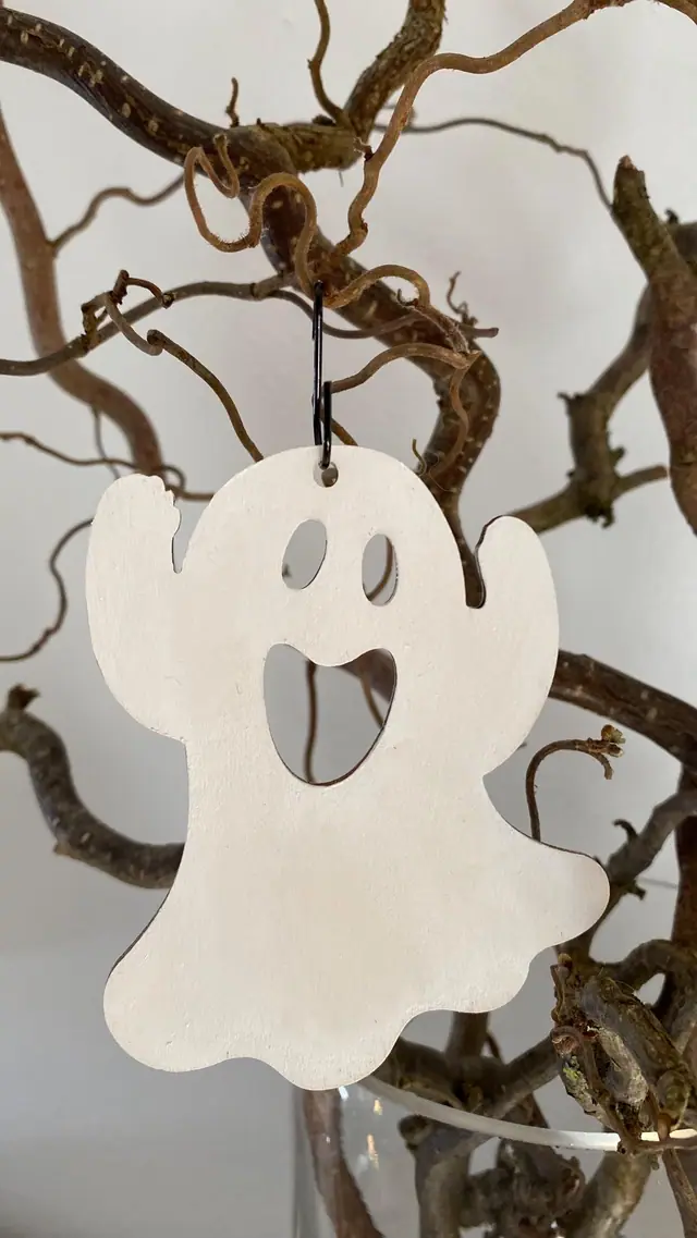 Halloween Deko Set zum Aufhängen. Herbst und Party Deko. Besen. Kürbis. Fledermaus. Geist. Handgemalte Holzdekoration. Spooky. Witchy Deko. (Foto 12)