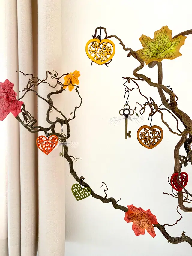 Herbst Deko Set zum Aufhängen. Herbstliche Dekoration fürs Zuhause. Herzen. Messingschlüssel. Herbstblätter. Magische Anhänger. Boho (Foto 5)