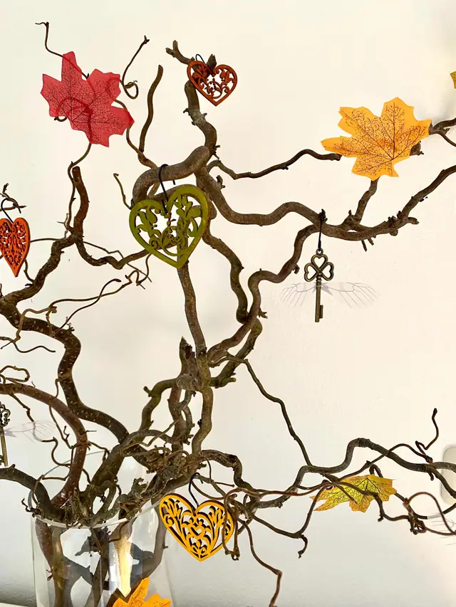 Herbst Deko Set zum Aufhängen. Herbstliche Dekoration fürs Zuhause. Herzen. Messingschlüssel. Herbstblätter. Magische Anhänger. Boho (Foto 4)